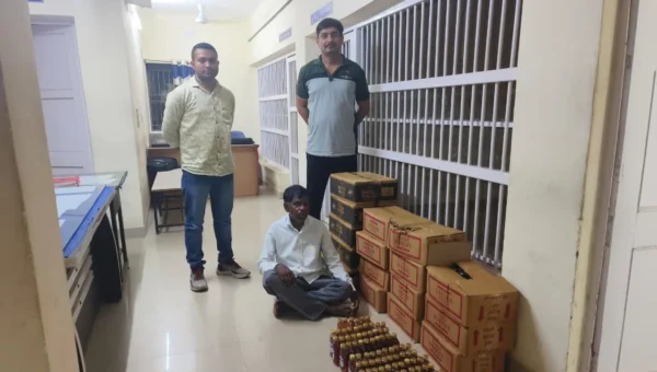 ભરૂચ: નેત્રંગના ફિચવાડા ગામેથી રૂ.90 હજારનો વિદેશી દારૂનો જથ્થો ઝડપાયો