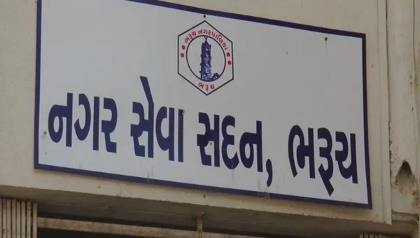 ભરૂચ નગરપાલિકા દ્વારા વૃક્ષારોપણ સહિત સફાઈ અભિયાનનું આયોજન કરાયું