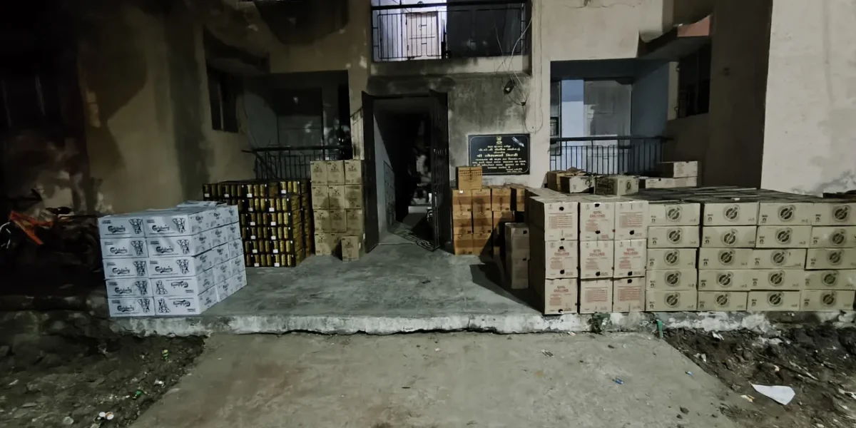 ભરૂચ: આશીર્વાદ હોટલના કંપાઉન્ડમાંથી રૂ.11 લાખનો દારૂ ભરેલી ટ્રક બિનવારસી ઝડપાય