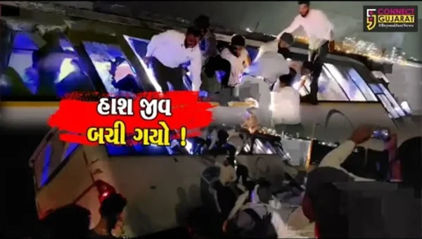દહેજ રોડ પર બસ પલટી, કંપનીના કર્મચારીઓએ બારીમાંથી કૂદી જીવ બચાવ્યો
