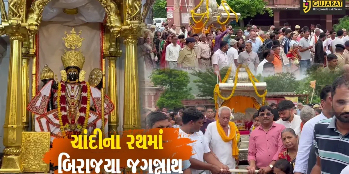 શામળાજી : ચાંદીના રથમાં નીકળી ભગવાનની સવારી, ભક્તોની ભીડ ઉમટી.