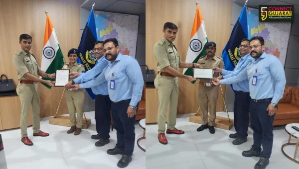 ભરૂચ: પુરના પાણી વચ્ચે અદમ્ય સાહસ સાથે ફરજ બજાવનાર પોલીસકર્મીઓનું એસ.પી.મયુર ચાવડાના હસ્તે કરાયુ સન્માન