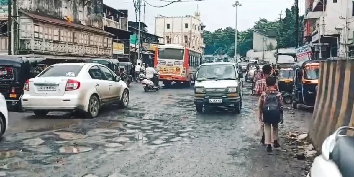 ભરૂચ શહેરના આલી ઢાળ થી મોહમદપુરા સુધીનો માર્ગ અત્યંત બિસ્માર બનતા સ્થાનિકોમાં રોષ