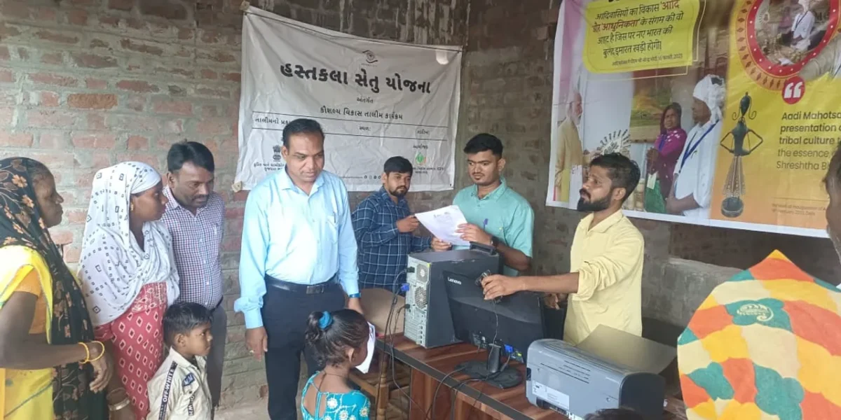 ભરૂચ: નેત્રંગ તાલુકાના હાથકુંડી ફળીયા ખાતે પીએમ જનમન કેમ્પનું આયોજન કરાયું