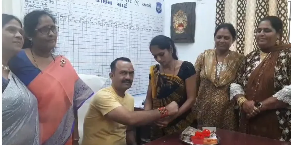 આમોદ તાલુકા મહિલા સુરક્ષાની બહેનોએ પોલીસ જવાનોને રક્ષાસૂત્ર બાંધી રક્ષાબંધન પર્વની કરી ઉજવણી