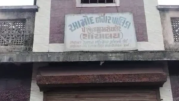 ભરૂચ:આમોદ નગરમાં આવેલ નગરપાલિકા સંચાલિત શૌચાલય પર ખંભાતી તાળા  વાગતા લોકોને હાલાકી