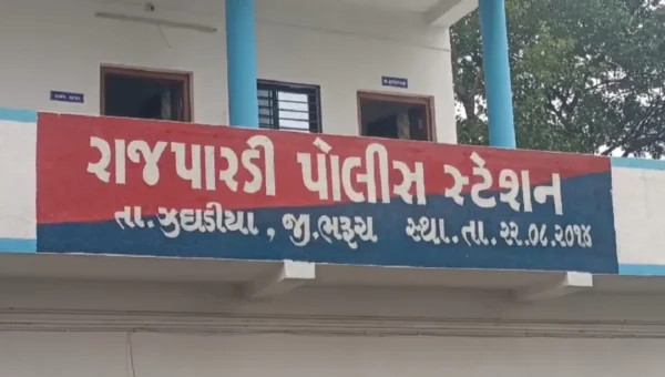 ભરૂચ: ચોર ટોળકી અંગે સોશ્યલ મીડિયા પર વાયરલ થયેલ અફવાથી સાવચેત રહેવા રાજપારડી પોલીસ દ્વારા અપીલ કરાય