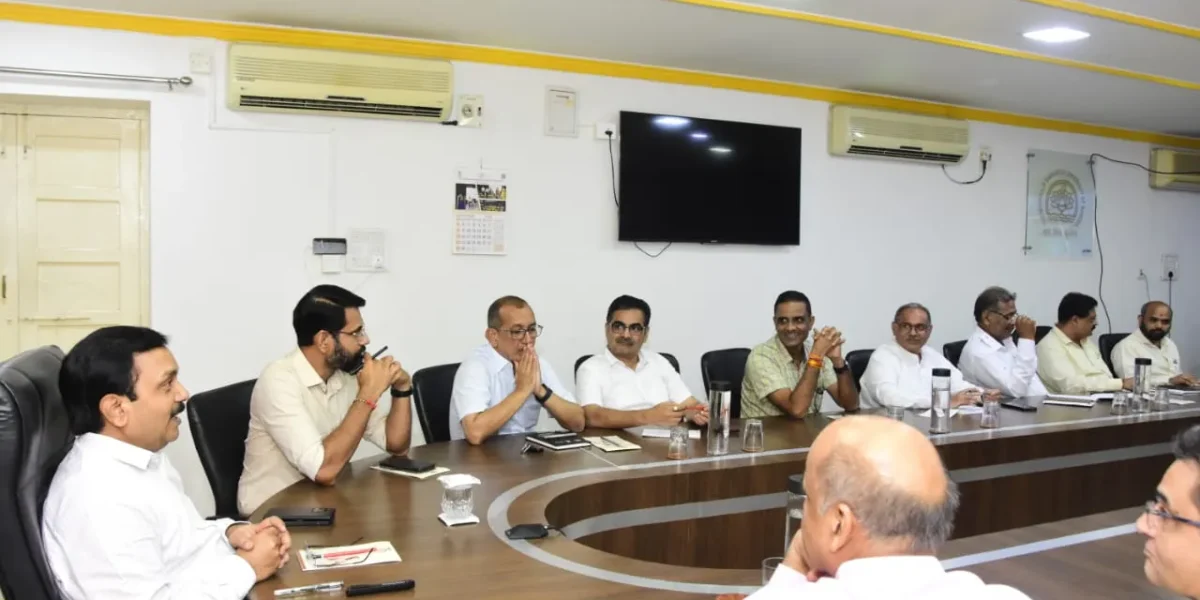 વડોદરા: શિક્ષક દિનના ઉપલક્ષમાં MS યુનિવર્સીટીમાં 5 નવા અભ્યાસક્રમો શરૂ કરાયા, “કૌટિલ્યની ફિલસૂફી” પર અપાશે જ્ઞાન