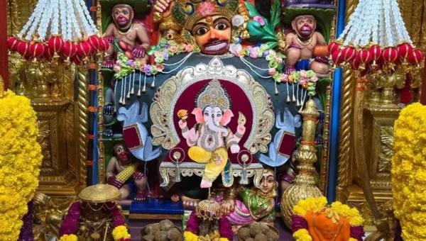 કષ્ટભંજનદેવ હનુમાનજી દાદાને ફૂલોનો દિવ્ય શણગાર કરાયો, ચૂરમા લાડુનો અન્નકુટ ધરાવાયો