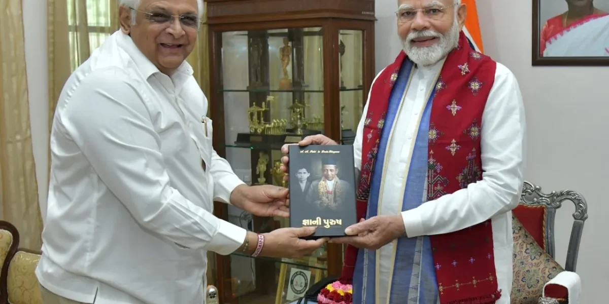 PM મોદીને જન્મદિવસની શુભેચ્છા સાથે જ્ઞાની પુરુષ પુસ્તકની ભેટ આપતા સીએમ ભુપેન્દ્ર પટેલ