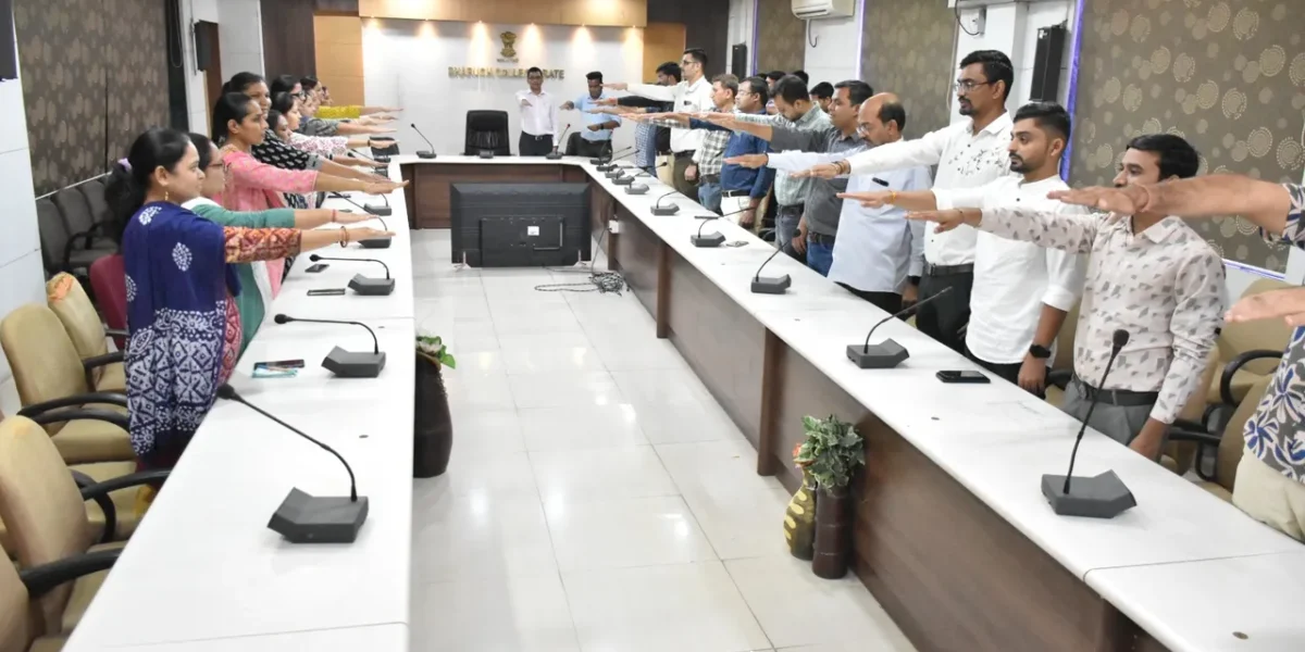 ભરૂચ: સરકારી કચેરીઓમાં વિકાસ સપ્તાહ અંતર્ગત કર્મયોગીઓ ભારત વિકાસ અંગેની પ્રતિજ્ઞા લીધી