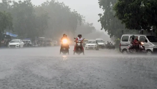 સૌરાષ્ટ્ર અને દક્ષિણ ગુજરાતના જિલ્લાઓમાં આજે ગાજવીજ સાથે ભારે વરસાદની હવામાન વિભાગે કરી આગાહી