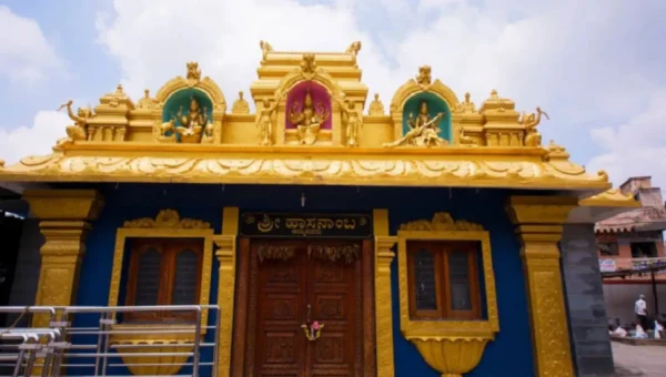 આ મંદિર દિવાળી પર જ ખુલે છે, આખું વર્ષ દીવો બળતો રહે છે