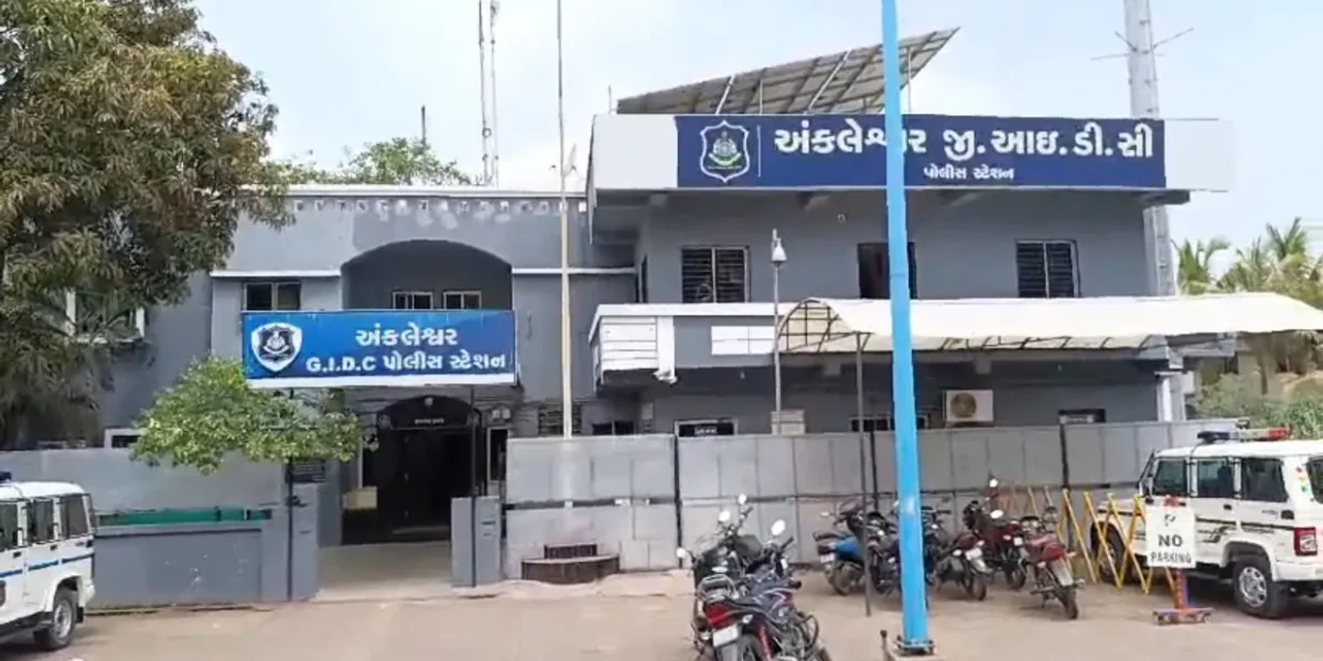અંકલેશ્વર: પોલીસે 2 અલગ અલગ સ્થળોએથી વિદેશી દારૂનો જથ્થો ઝડપી પાડ્યો, 4 લોકોની ધરપકડ