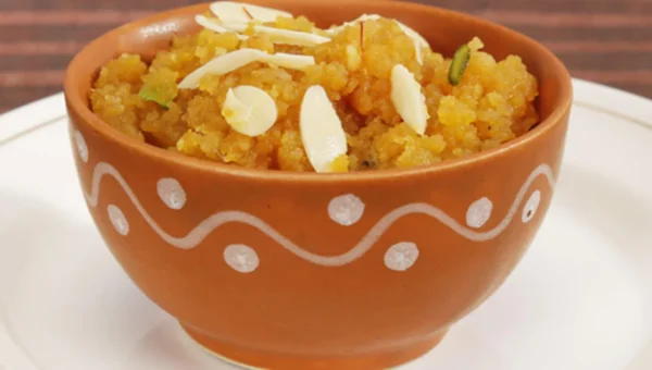 નવરાત્રિમાં નવમી પર ઘરે જ બનાવો સ્વાદિષ્ટ મગની દાળનો હલવો, જાણો રેસિપી