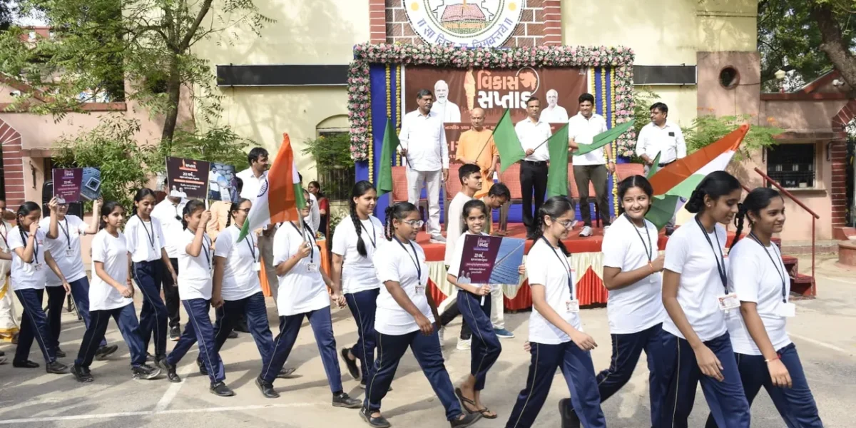 ખેડા : નડિયાદ સ્થિત શ્રી સંતરામ કેળવણી મંદિરથી સરદાર પટેલ જન્મ સ્થળ સ્મારક સુધી વિકાસ પદયાત્રા યોજાય…
