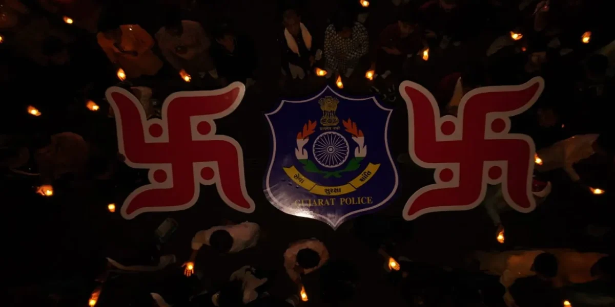 ભરૂચ:પોલીસ દ્વારા આયોજિત નવરાત્રી મહોત્સવમાં મહાઆરતી કરવામાં આવી, 5 હજાર દિવડાનો ઝગમગાટ જોવા મળ્યો