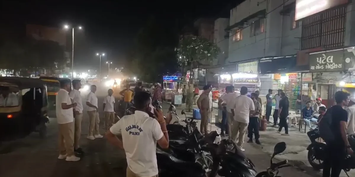 અંકલેશ્વર: તહેવારોના સમયમાં પોલીસે દુકાનદારોને કરી ટકોર,પોતાના વાહનો વ્યવસ્થિત પાર્ક કરવા આપી સૂચના