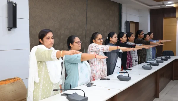 ભરૂચ: વિશ્વ રક્તદાતા દિવસ નિમિતે કલેકટર કચેરીના કર્મચારીઓએ રક્તદાન ઝુંબેશમાં ભાગ લેવા શપથ ગ્રહણ કર્યા