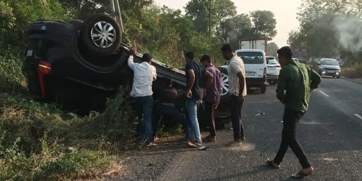 અંકલેશ્વર: હાંસોટના અલવા ગામ નજીક કાર પલટી જતા અકસ્માત