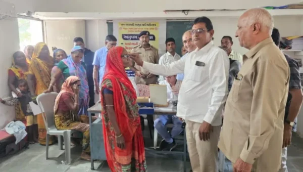 ભરૂચ: વાગરાના અલાદર ગામે નિ:શુલ્ક સર્વરોગ નિદાન કેમ્પ યોજાયો