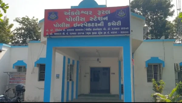 અંકલેશ્વર: ગાર્ડનસીટીમાં પાડોશીઓની તકરારમાં કાર સળગાવી દેનાર 2 મહિલાઓની પોલીસે કરી ધરપકડ