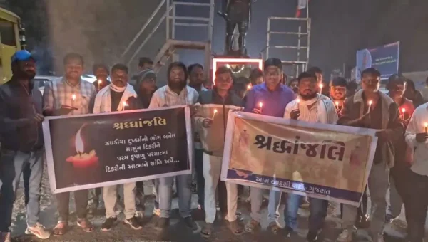 ભરૂચ : નિર્ભયાને ન્યાય માટે આમ આદમી પાર્ટીના કાર્યકરોએ રાજપારડીમાં કેન્ડલ માર્ચ યોજી