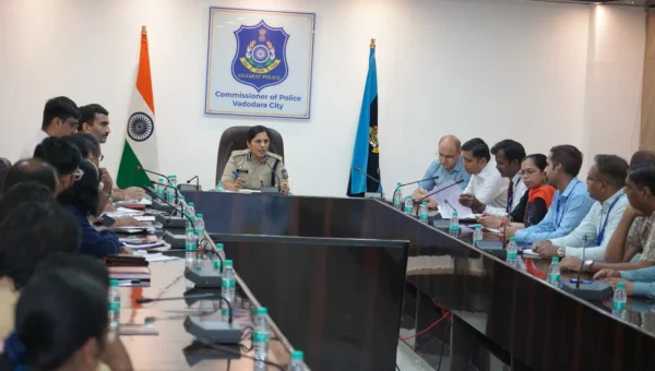 વડોદરા : સાયબર ફ્રોડ માટે બેંકોની બેદરકારી પણ જવાબદાર..!, પોલીસ અને બેંક અધિકારીઓ વચ્ચે બેઠક યોજાય…