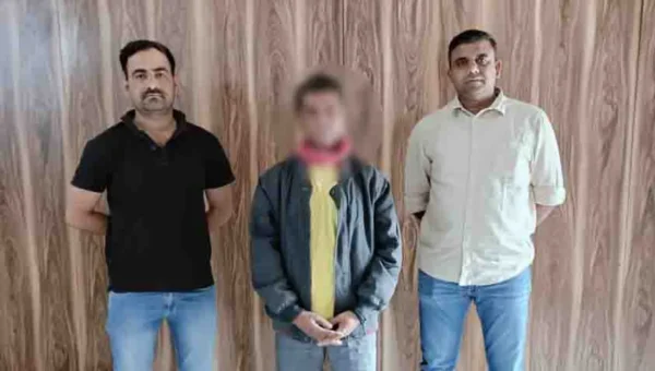 અંકલેશ્વર: ક્રાઇમ બ્રાન્ચે B ડિવિઝન પોલીસ મથકના પ્રોહીબિશનના ગુનામાં 6 માસથી ફરાર આરોપીની કરી ધરપકડ