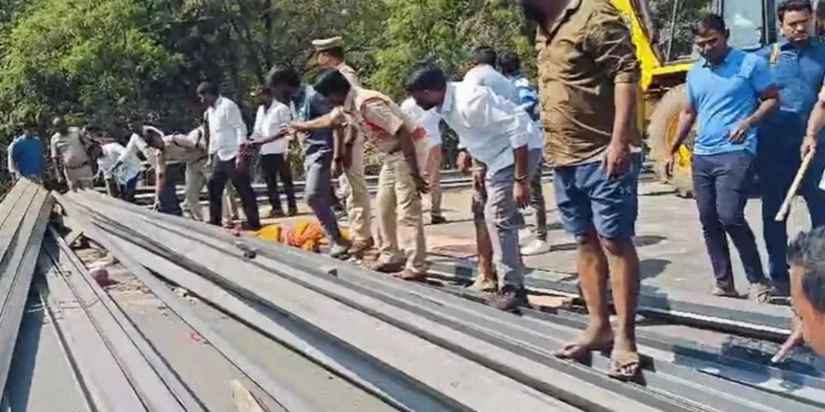 તેલંગાણાઃ વારંગલમાં રેલવે ટ્રેકના સળિયા ટ્રકથી ઓટોમાં પડ્યા, 7ના મોત, 6 ઘાયલ