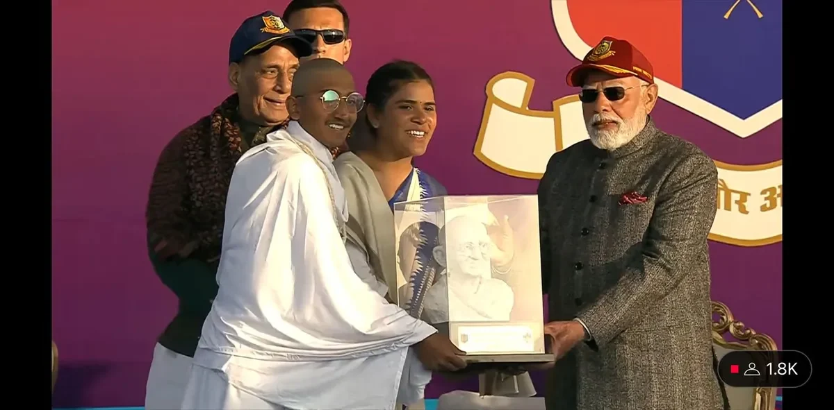 અંકલેશ્વરના વિદ્યાર્થીએ દિલ્હી ખાતે યોજાયેલ પ્રજાસત્તાક દિવસની પરેડમાં ભાગ લીધો, PM મોદી સાથે પણ થઈ મુલાકાત