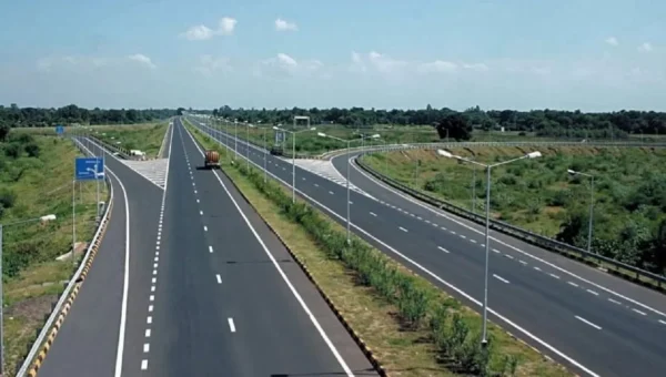 નવા વર્ષની શરૂઆત સાથે જ કેન્દ્ર સરકારે હાઇવે અને એક્સપ્રેસ વે પર સાઇન બોર્ડ માટે નવી ગાઈડલાઇન કરી જાહેર