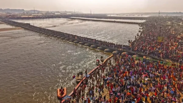 પ્રયાગરાજ મહાકુંભમાં ટ્રાફિક વ્યવસ્થા સંપૂર્ણપણે ખોરવાઈ, પ્રવેશ પર પ્રતિબંધ ફરમાવાયો