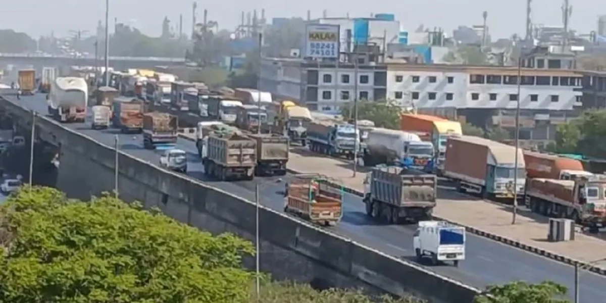 હવે, ક્યારે મળશે છુટકારો..! : અંકલેશ્વરની વાલિયા ચોકડી પર છાશવારે સર્જાતા ટ્રાફિક જામથી અનેક વાહનચાલકોને હાલાકી..!