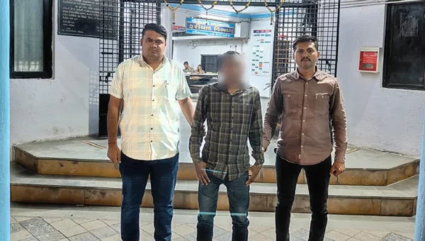 ભરૂચ: SOGએ પાલેજ પોલીસ મથકના પ્રોહીબિશનના ગુનામાં 4 વર્ષથી ફરાર આરોપીની કરી ધરપકડ