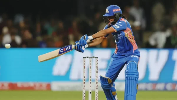 RCB W vs MI W: હરમનપ્રીત-અમનજોતે મુંબઈને જીત અપાવી, રોમાંચક મેચમાં બેંગ્લોરને હરાવ્યું