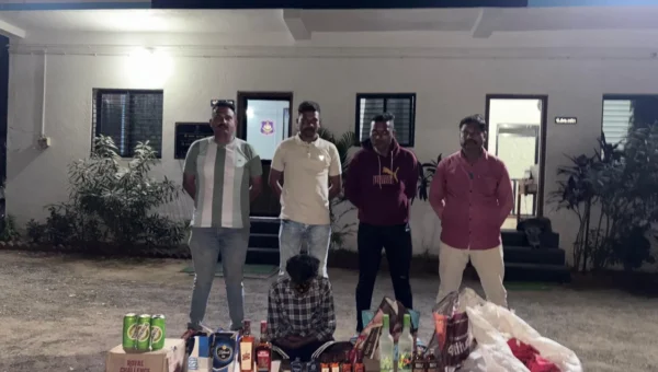 ભરૂચ : ઝઘડિયાના કદવાલી ગામેથી વિદેશી દારૂના જથ્થા સાથે એક ઈસમ ઝડપાયો, જ્યારે 2 ઇસમો વિરુદ્ધ ગુનો દાખલ કરાયો…