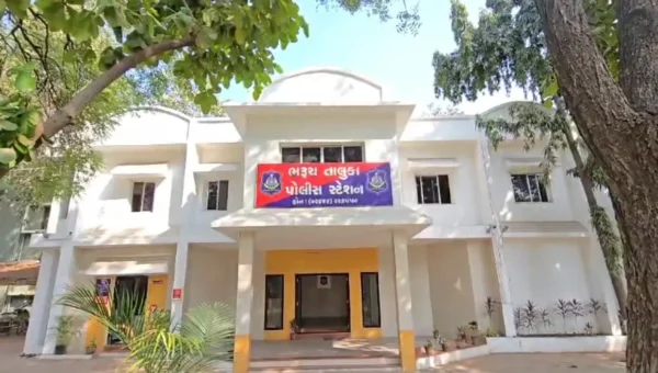 ભરૂચ: તાલુકા પોલીસે કંથારીયા ગામમાં ચાલતું કતલખાનું ઝડપી પાડ્યું,2 આરોપીઓની ધરપકડ