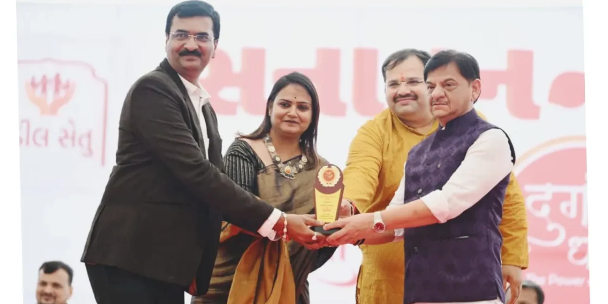 અમદાવાદ : 3 દાયકાથી પત્રકારત્વ ક્ષેત્રે કાર્યરત જામનગરના વરિષ્ઠ પત્રકાર જગત રાવલને “દુર્ગાધામ એવોર્ડ”થી સન્માનિત કરાયા…