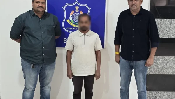 અંકલેશ્વર: ક્રાઇમ બ્રાન્ચે પ્રોહીબિશનના 6 ગુનામાં ફરાર કુખ્યાત બુટલેગરની હજાત ગામેથી કરી ધરપકડ