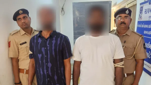 ભરૂચ: વાલિયા પોલીસે આર્મ્સ એક્ટના ગુનામાં સાત વર્ષ બાદ 2 કુખ્યાત આરોપીઓની ટ્રાન્સફર વોરન્ટના આધારે કરી ધરપકડ