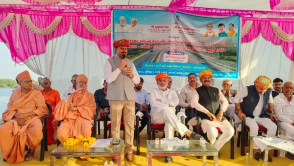 સુરેન્દ્રનગર: પ્રવાસન મંત્રી મૂળ બેરાના હસ્તે રૂ.14 કરોડના ખર્ચે નિર્માણ પામનાર બ્રિજનું ખાતમુહૂર્ત કરાયુ
