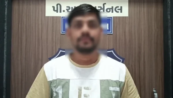 અંકલેશ્વર: ગાર્ડનસીટી રોડ પર આવેલ સેન્ટોસા ગ્રીનસીટી સોસા.માંથી વિદેશી દારૂ ઝડપવાના મામલામાં ફરાર બુટલેગરની ધરપકડ