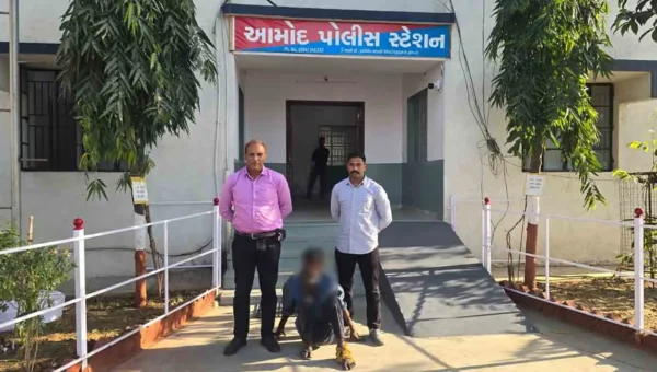 ભરૂચ: પેરોલ ફર્લો સ્ક્વોડે આમોદ પોલીસ મથકના મર્ડરના ગુનામાં 8 વર્ષથી ફરાર આરોપીની કરી ધરપકડ