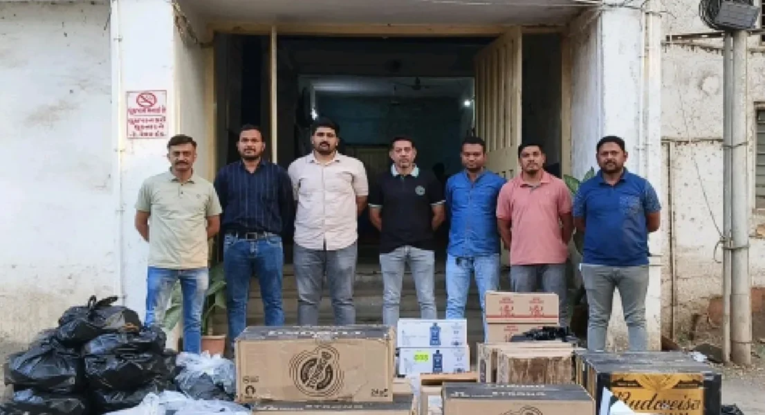 ભરૂચ: ક્રાઇમ બ્રાન્ચે હોળી ધુળેટી પૂર્વે ઝઘડિયાના નાના સાજા ગામેથી રૂ.5.74 લાખની કિંમતનો વિદેશી દારૂનો જથ્થો ઝડપી પાડ્યો !