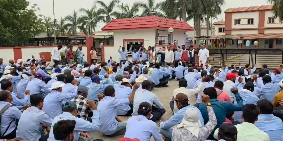 ભરૂચ : ઝઘડિયાની બ્રિટાનિયા કંપનીના હડતાળ પર ઉતરેલા કર્મચારીઓની રાજકીય અગ્રણીઓએ પુનઃ મુલાકાત લીધી…