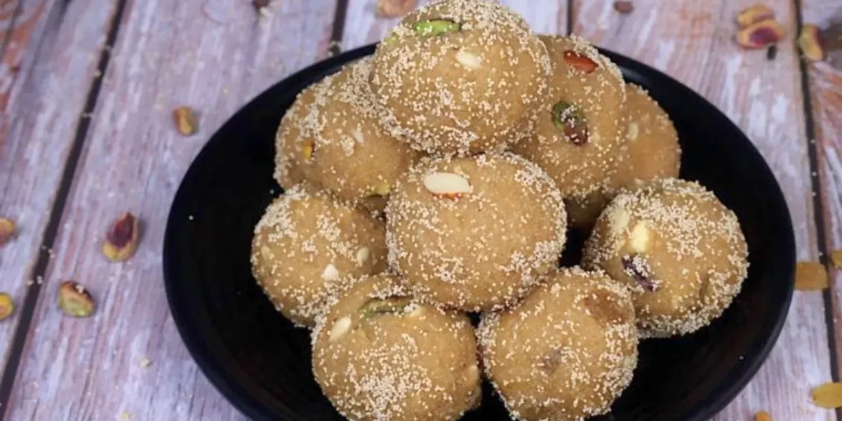 ઘરે 4 સ્ટેપમાં જ બનાવો ચુરમાના લાડુ, આ રહી સરળ રેસિપી
