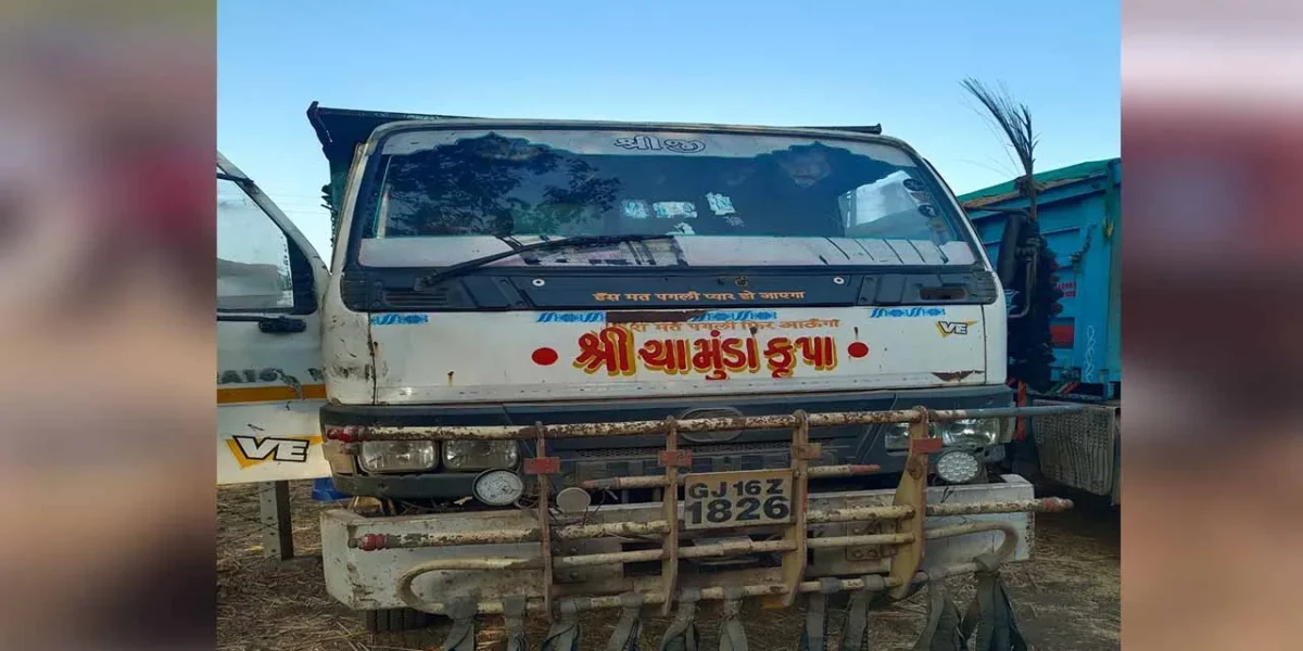 ભરૂચ: ખાણ ખનીજ વિભાગે ઉમલ્લા અને નર્મદા ચોકડી નજીકથી રેતીનું બિનઅધિકૃત રીતે વહન કરતી 4 ટ્રક ઝડપી પાડી
