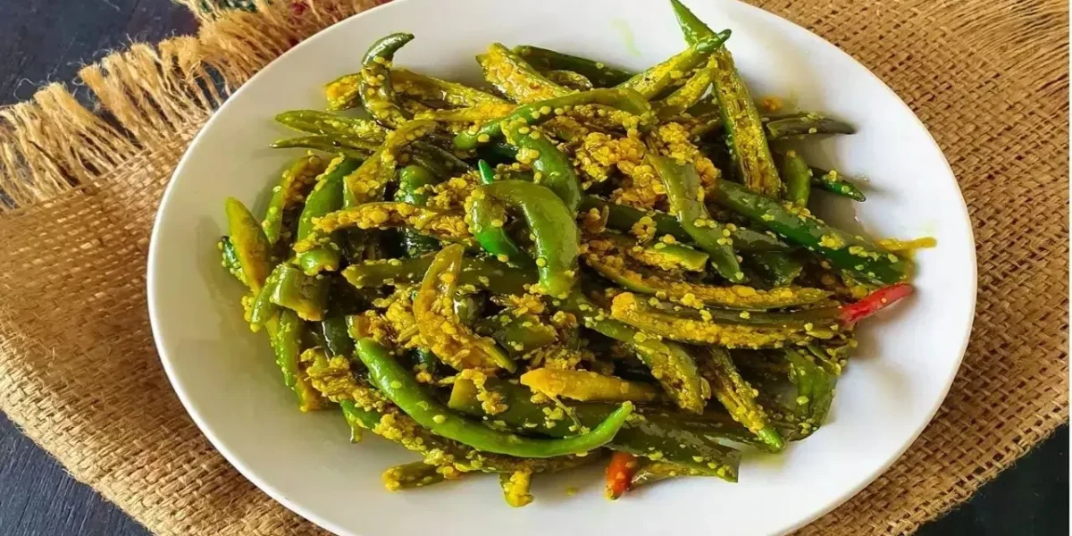 તમે પણ તીખુ અને ચટાકેદાર અથાણું ખાવાના શોખીન છો ? 10 મિનિટમાં ઘરે બનાવો લીલા મરચાનું અથાણું