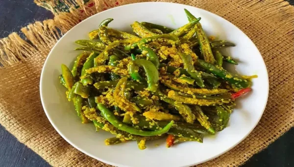 તમે પણ તીખુ અને ચટાકેદાર અથાણું ખાવાના શોખીન છો ? 10 મિનિટમાં ઘરે બનાવો લીલા મરચાનું અથાણું